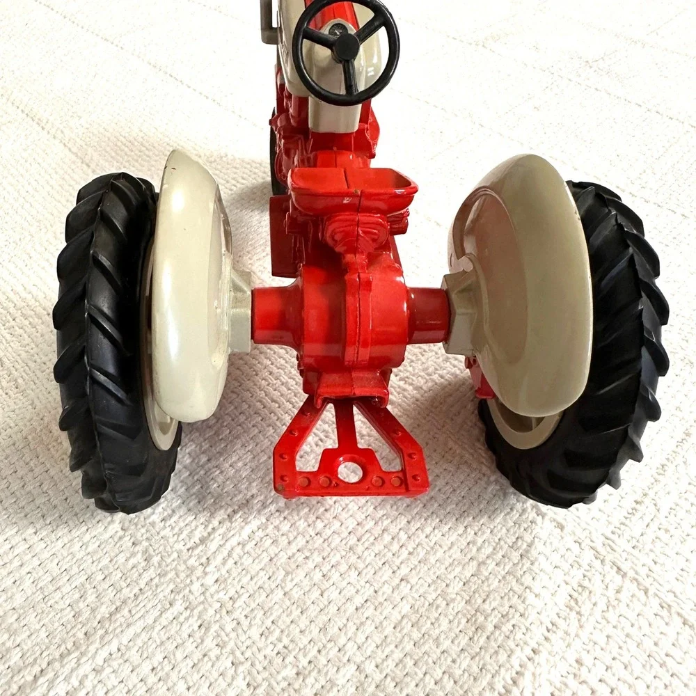 VTG Ertl Ford 901 Select O Speed Tractor Diecast 1/16 Scale Red Farm Toy
